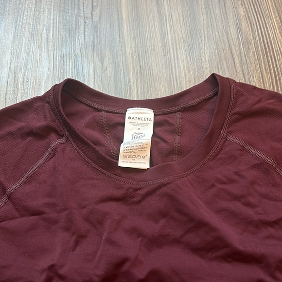 Brand New Athleta Momentum Seamless Top - Picture 2 of 4